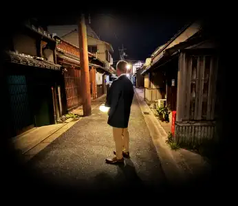Things to do in Nara Your guide waiting for you at Nara machi